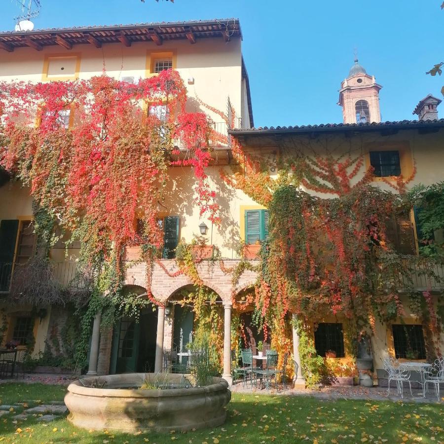 Bed and Breakfast Palazzo Sismonda Corneliano d'Alba Esterno foto