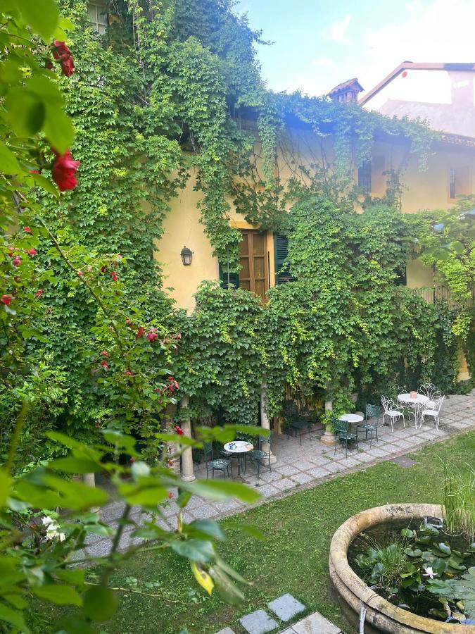 Bed and Breakfast Palazzo Sismonda Corneliano d'Alba Esterno foto