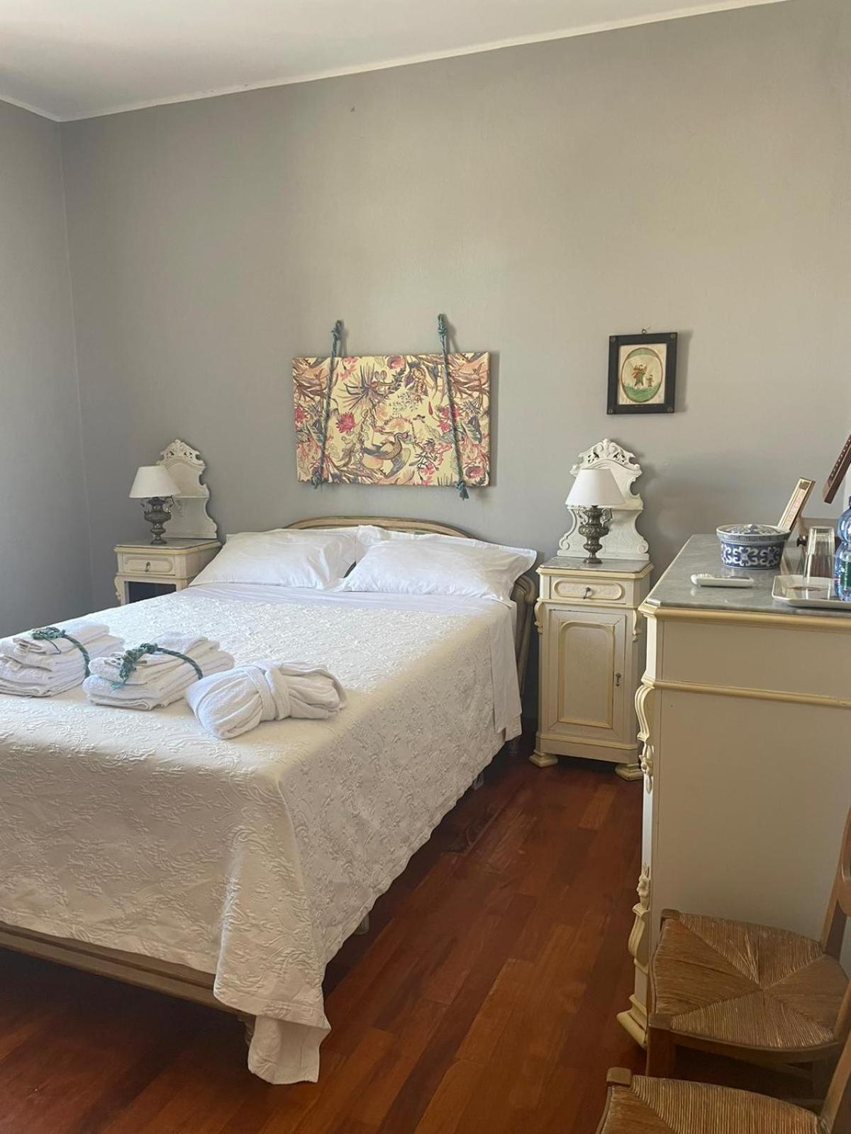 Bed and Breakfast Palazzo Sismonda Corneliano d'Alba Camera foto