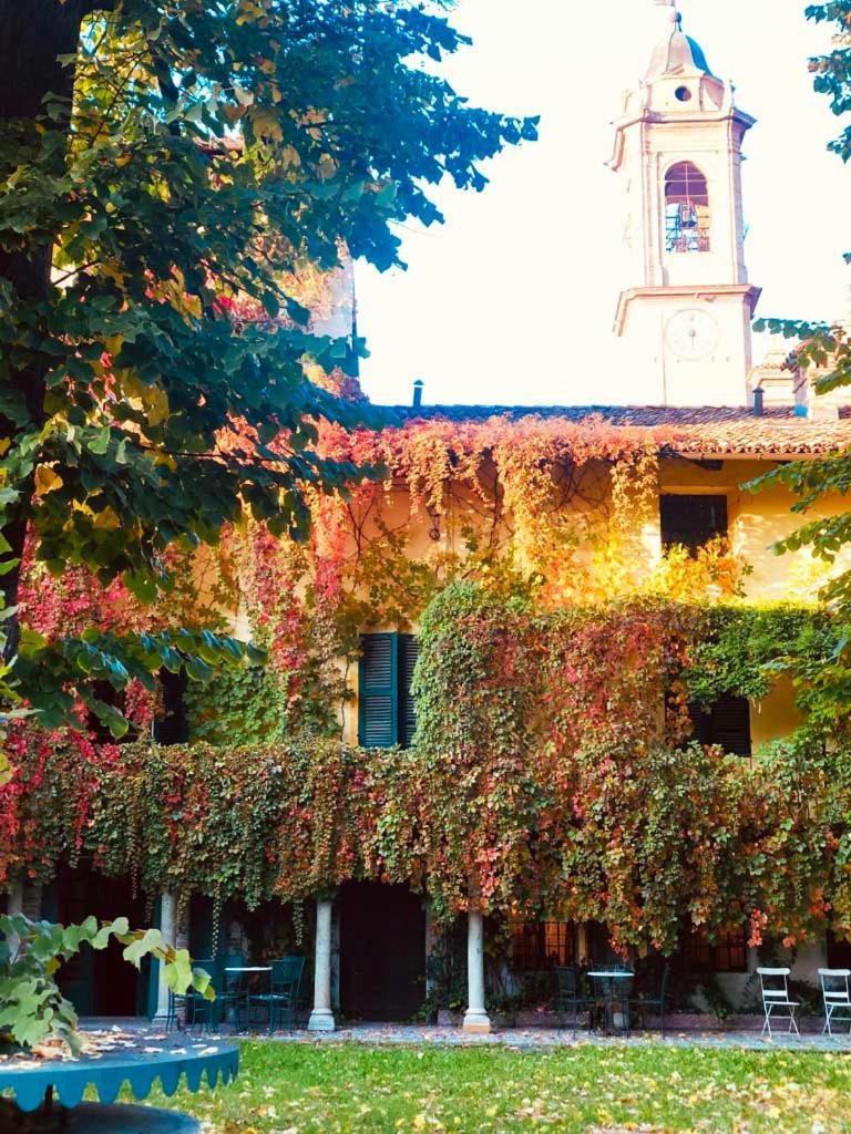 Bed and Breakfast Palazzo Sismonda Corneliano d'Alba Esterno foto