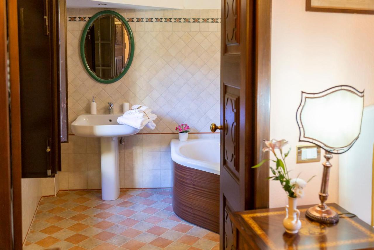 Bed and Breakfast Palazzo Sismonda Corneliano d'Alba Esterno foto