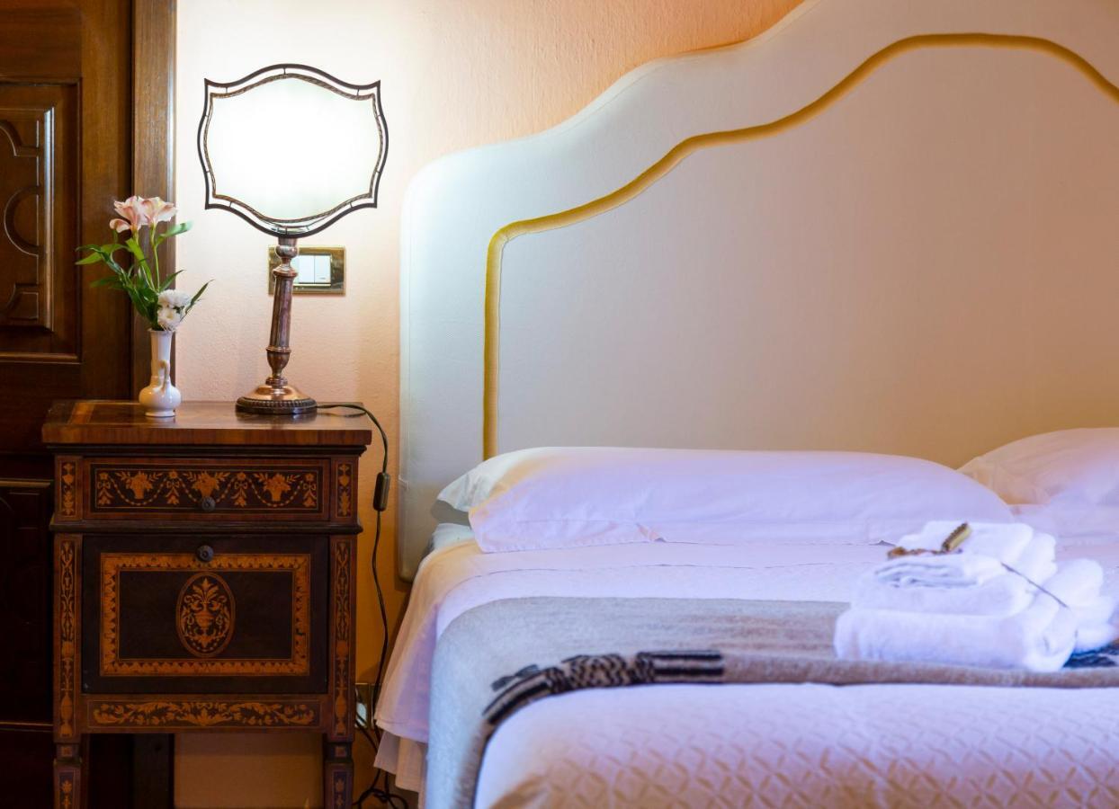 Bed and Breakfast Palazzo Sismonda Corneliano d'Alba Esterno foto
