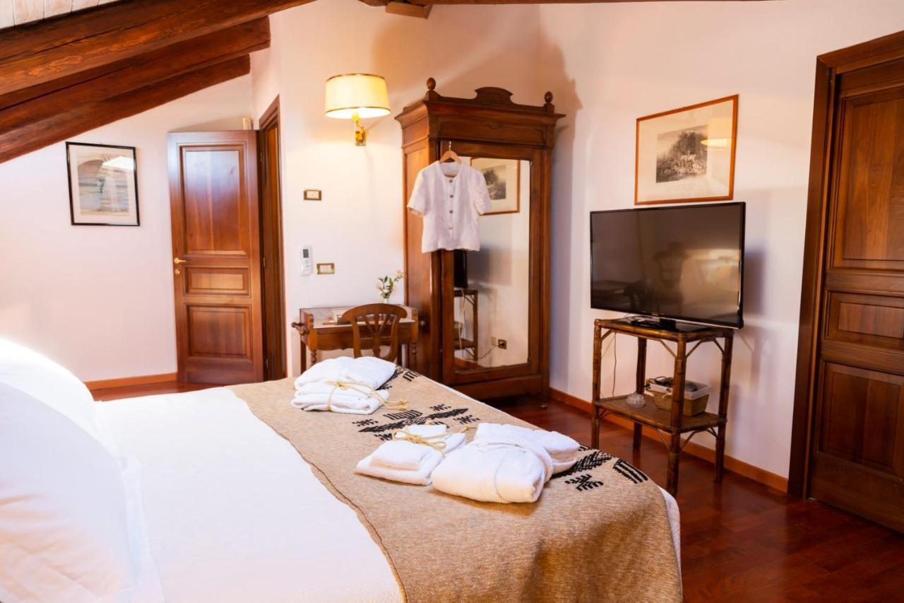 Bed and Breakfast Palazzo Sismonda Corneliano d'Alba Esterno foto