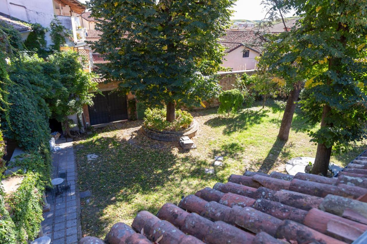 Bed and Breakfast Palazzo Sismonda Corneliano d'Alba Esterno foto