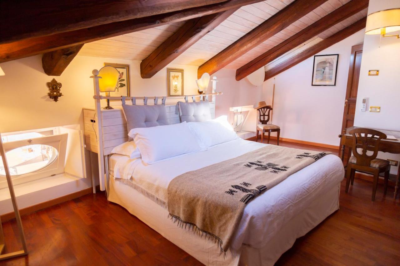 Bed and Breakfast Palazzo Sismonda Corneliano d'Alba Esterno foto